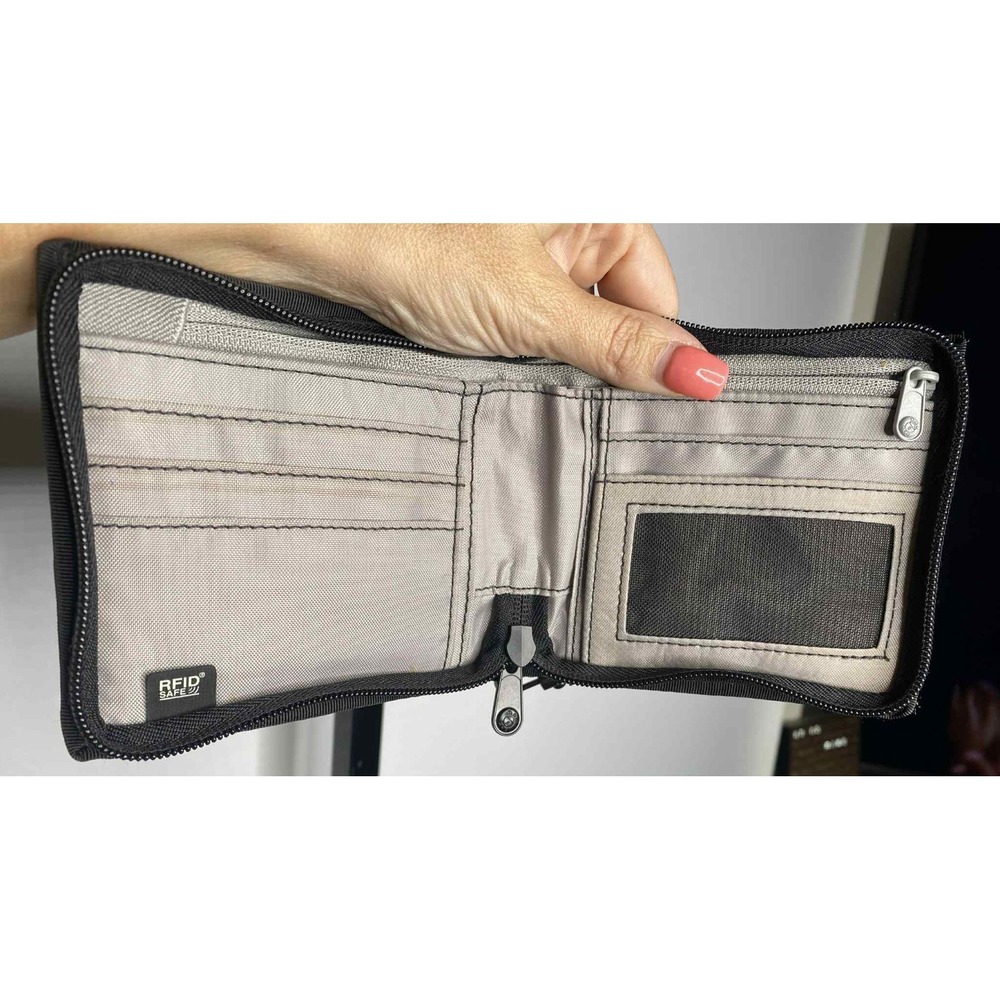 Pacsafe Black Wallet with Chain - Picture 5 of 6